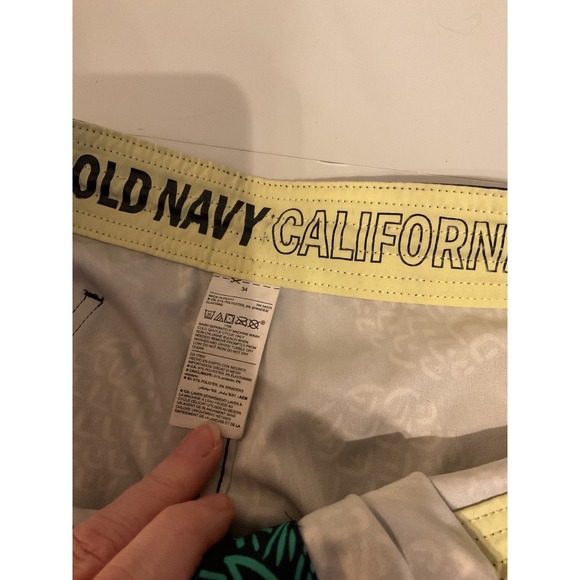 Old Navy Pineapple Swim Trunks Board Shorts Drawstring Summer Size 34 - Picture 3 of 6